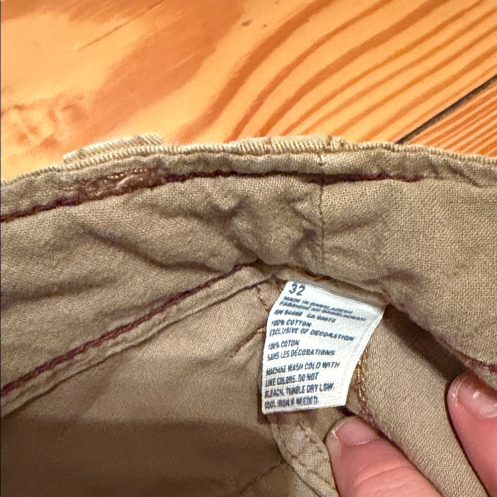 American Eagle Outfitters Men's Khaki Cargo Shorts - Picture 3 of 4